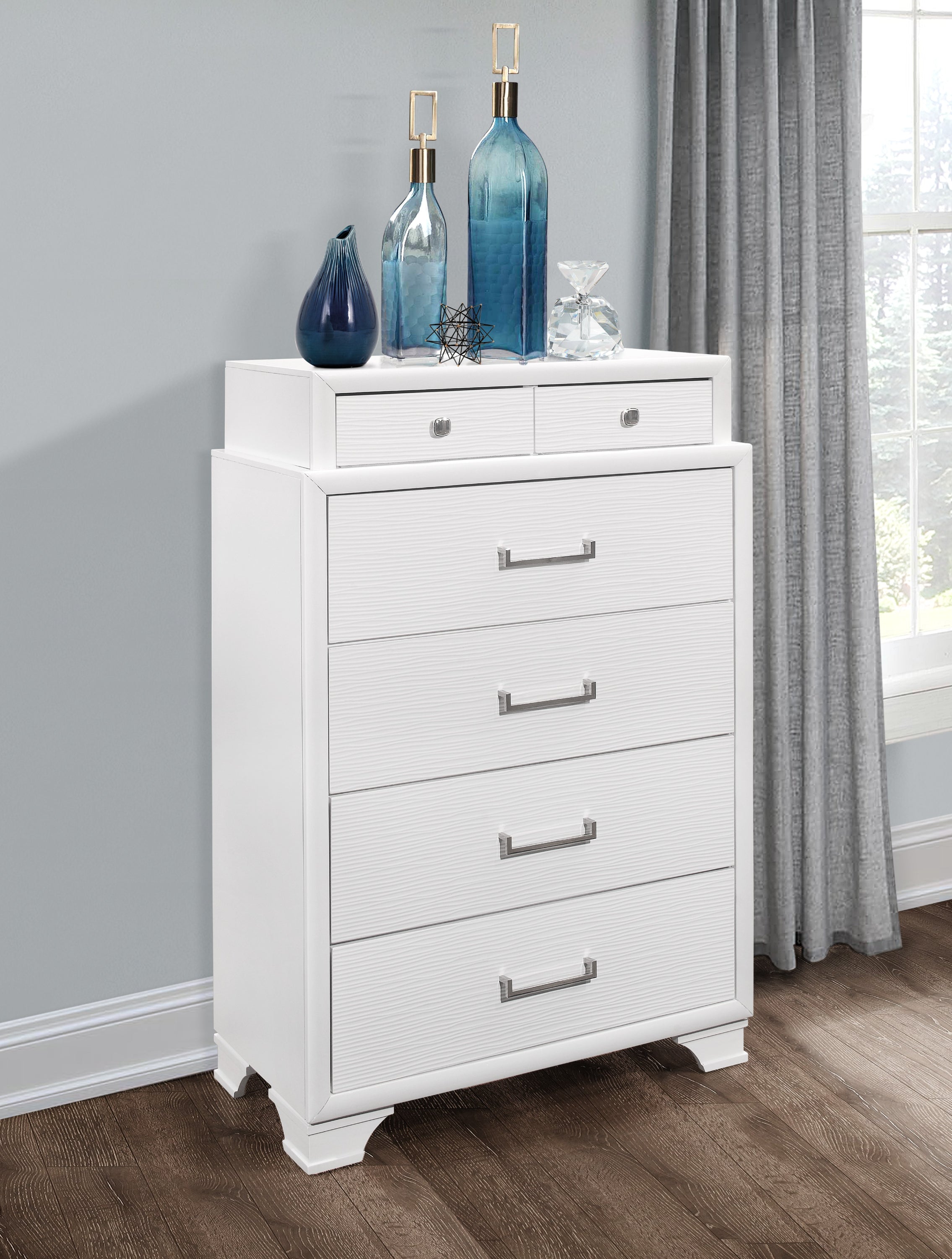Jordyn White chest and 9-drawer dresser with mirror